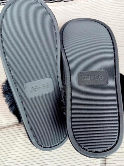Nieuwe zwarte damespantoffels. Uggs look a like., Kleding | Dames, Schoenen, Nieuw, Pantoffels of Sloffen, Zwart, Ophalen