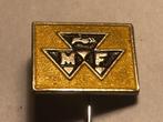 Metalen MASSEY FERGUSON Tracktorenmerk Speld (Zwart/Geel)., Verzamelen, Speldjes, Pins en Buttons, Transport, Ophalen of Verzenden