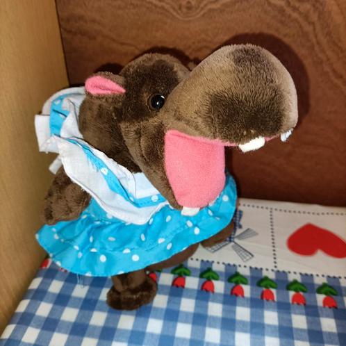 Nijlpaard knuffel met jurk Albert Heijn 24 cm groot, Kinderen en Baby's, Speelgoed | Knuffels en Pluche, Ophalen of Verzenden