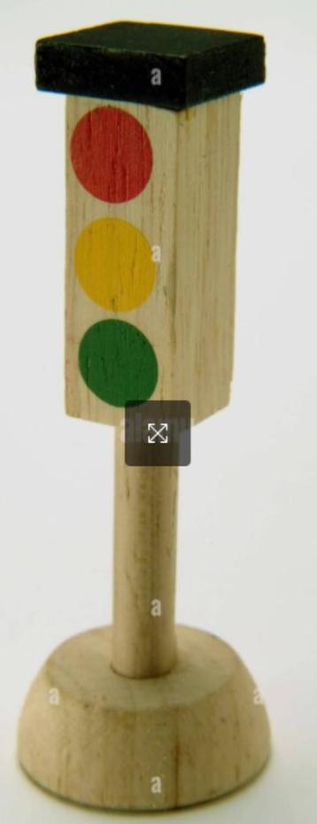Houten stoplicht beschikbaar voor biedingen