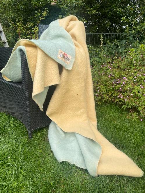 Prachtige licht gele/ mintgroene vintage wollen deken, Huis en Inrichting, Woonaccessoires | Plaids en Woondekens, Zo goed als nieuw