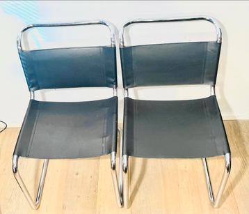 Twee vintage buisframe stoelen beschikbaar voor biedingen