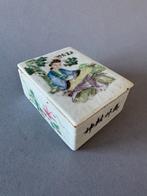 doosje van porselein, Chinees 19de eeuw, Antiek en Kunst, Ophalen of Verzenden