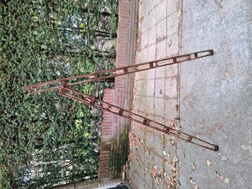 Oude stalen vlieringtrap. Mooi als decoratie. beschikbaar voor biedingen