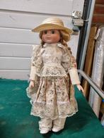 pop op standaard porselein, Ophalen of Verzenden, 'T Olde Gre-j, Info@toldegrej.nl, Endepoelstraat 20f Didam