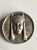 Mooie zilverkleurige ronde broche van een indianenkop., 4 tot 7 cm, Nieuw, Ophalen of Verzenden, Zilver