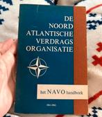 NAVO De Noord Atlantische Verdragsorganisatie 1961, Verzamelen, Ophalen of Verzenden, Overige soorten, Overige gebieden, Boek of Tijdschrift