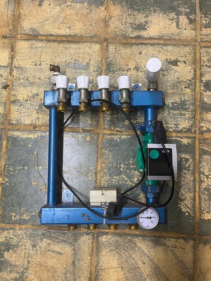 Vloerverwarmings verdeler met Wilo pomp, Doe-het-zelf en Verbouw, Verwarming en Radiatoren, Gebruikt, Overige typen, Minder dan 200 watt