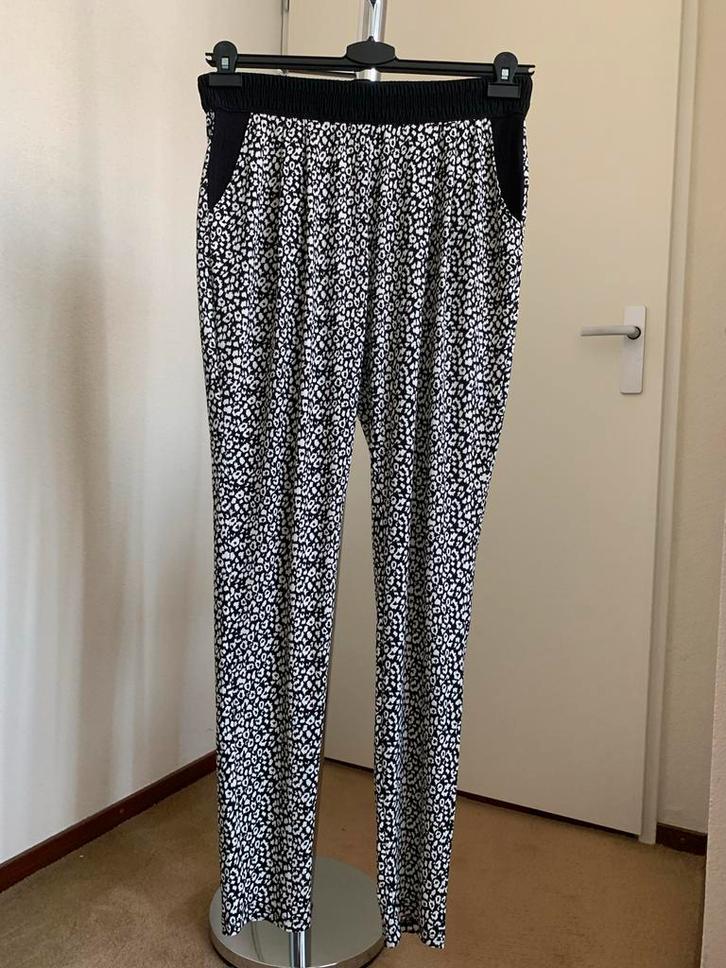 Broek - Evleo -Maat L, Kleding | Dames, Broeken en Pantalons, Nieuw, Maat 42/44 (L), Zwart, Lang, Ophalen of Verzenden