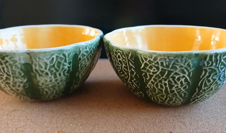 Schaal cantaloupe meloen 2 stuks 10 euro /per stuk 7,50 euro, Huis en Inrichting, Keuken | Servies, Schaal of Schalen, Porselein