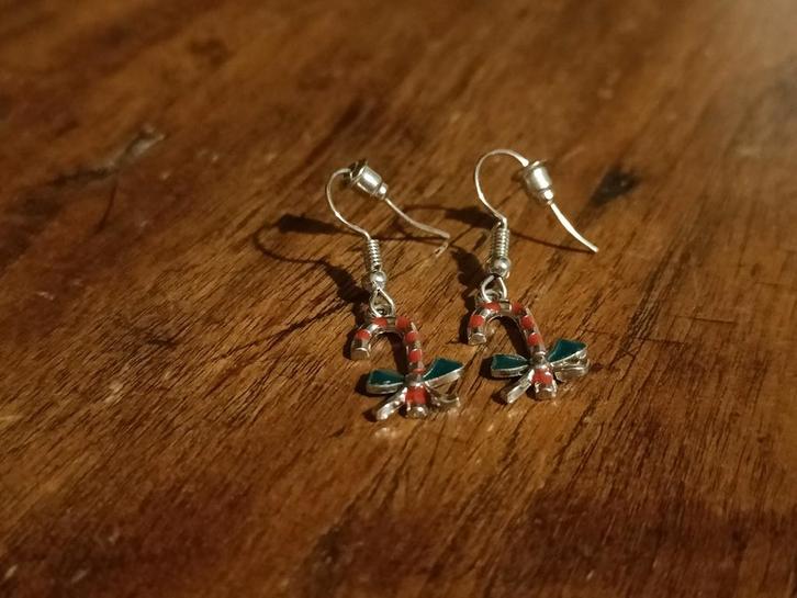 Kerst oorbellen - zuurstokjes zilverkleurig, Sieraden, Tassen en Uiterlijk, Oorbellen, Zo goed als nieuw, Hangers, Overige materialen