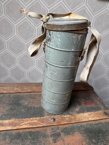 Vintage Gasmasker Filterbus beschikbaar voor biedingen