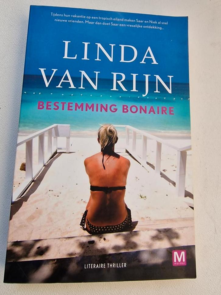 Karin Dienaar - Bestemming Bonaire, Boeken, Thrillers, Zo goed als nieuw, Ophalen