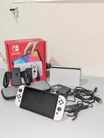 Nintendo Switch OLED - Wit, Spelcomputers en Games, Spelcomputers | Nintendo Switch, Ophalen of Verzenden, Zo goed als nieuw, Met 2 controllers