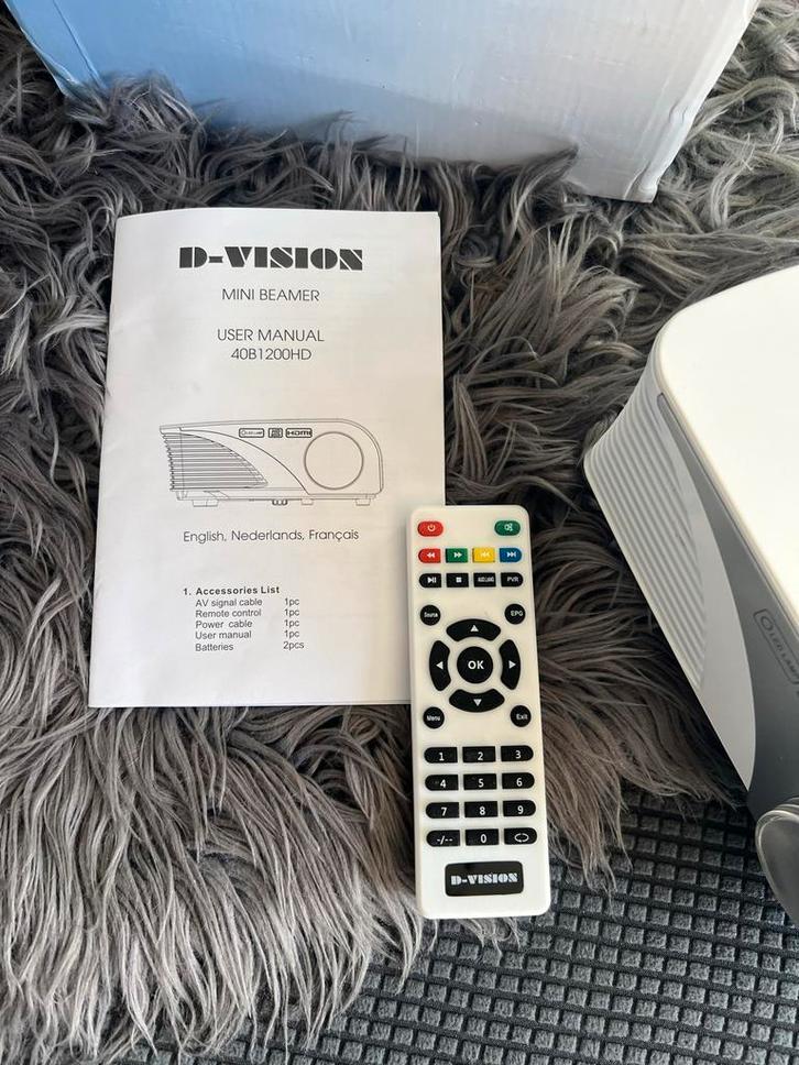 D-Vision LED Beamer met TV-Tuner en beamer doek, Audio, Tv en Foto, Beamers, Zo goed als nieuw, LED, HD (720), Ophalen of Verzenden