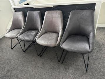 4 eetkamerstoelen XOOON –t.e.a.b beschikbaar voor biedingen