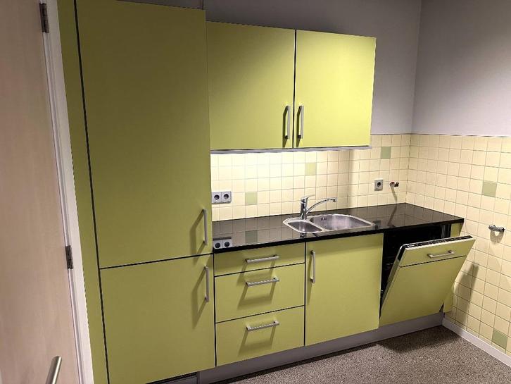 Groen keukenblok 254cm met zwart composiet blad 55cm diep, Huis en Inrichting, Keuken | Complete keukens, Gebruikt, Enkelwandige keuken