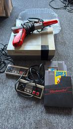Nintendo Nes Console 2 controllers pistool en 2 spellen, Ophalen of Verzenden, Zo goed als nieuw, Met 2 controllers