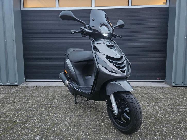 PIAGGIO ZIP 4T E4 BROM BJ 2018 PSYC. ZWART 2106 KM TURBOKIT!, Fietsen en Brommers, Scooters | Piaggio, Zo goed als nieuw, Zip