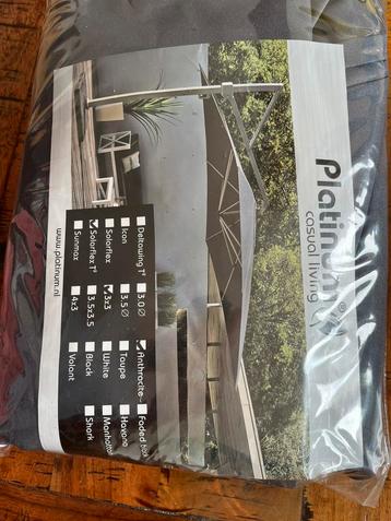 Platinum parasoldoek beschikbaar voor biedingen