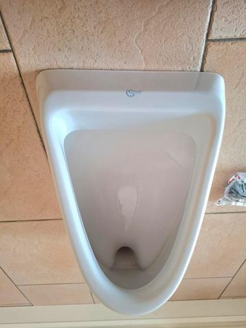 Urinoir nieuwe compl. set met inbouwframe Zo te plaatsen  beschikbaar voor biedingen
