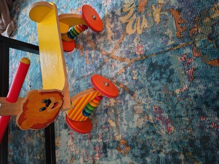 Zgan. Superleuk Hess houten loopfietsje leeuw, Kinderen en Baby's, Speelgoed | Buiten | Voertuigen en Loopfietsen, Zo goed als nieuw