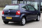 Volkswagen Polo 1.4-16V Comfortline 370km! NL-auto! 1e eig.!, Auto's, Stof, Zwart, Metallic lak, Blauw