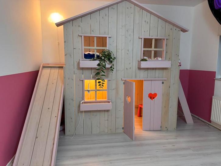 Bedhuisje met glijbaan, Kinderen en Baby's, Kinderkamer | Bedden, Zo goed als nieuw, 180 cm of meer, 85 tot 100 cm, Matras, Ophalen