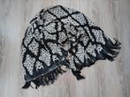 Sjaal in zwart/wit geweven stevige stof 120x47 cm als nieuw, Kleding | Dames, Mutsen, Sjaals en Handschoenen, Ophalen of Verzenden