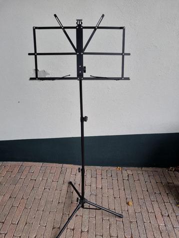 muziekstandaard voor bladmuziek beschikbaar voor biedingen