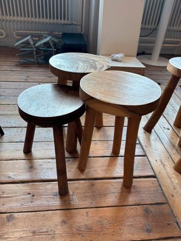 Robuuste houten plantentafels vintage industrieel beschikbaar voor biedingen