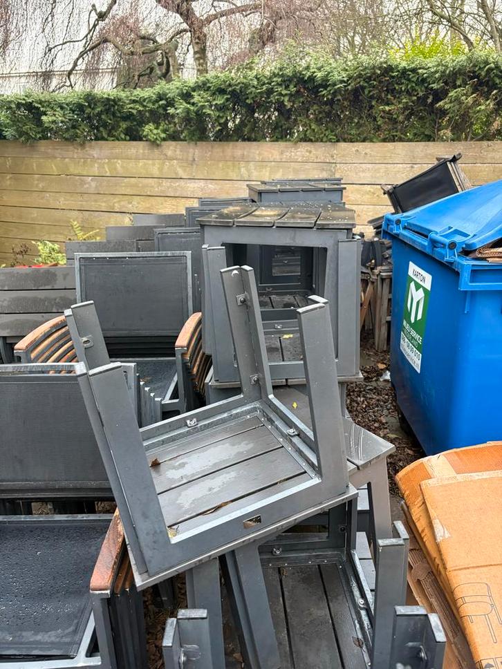Partij Terras Bijzettafels - Circa 40 Stuks, Tuin en Terras, Tuinstoelen, Gebruikt, Hout, Ophalen of Verzenden