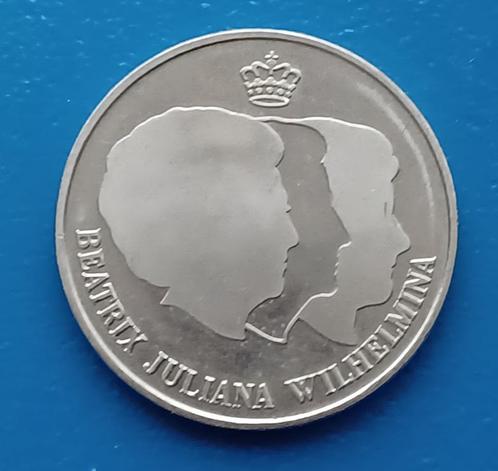 Penning 3 Koninginnen 100 Jaar Rabobank - 1994, Postzegels en Munten, Penningen en Medailles, Overige materialen, Nederland, Verzenden