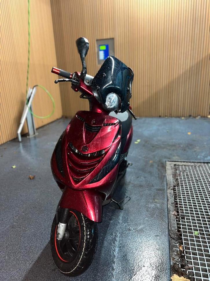 Piaggio zip full option, Fietsen en Brommers, Scooters | Piaggio, Zo goed als nieuw, Zip, Maximaal 25 km/u, Benzine, Ophalen of Verzenden