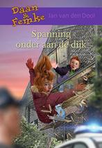 Spanning onder aan de dijk Jan van den Dool 9789059523715, Ophalen of Verzenden, Zo goed als nieuw, Jan van den Dool