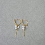 Oorbellen goud / wit met hartje, Overige materialen, Hangers, Wit, Nieuw