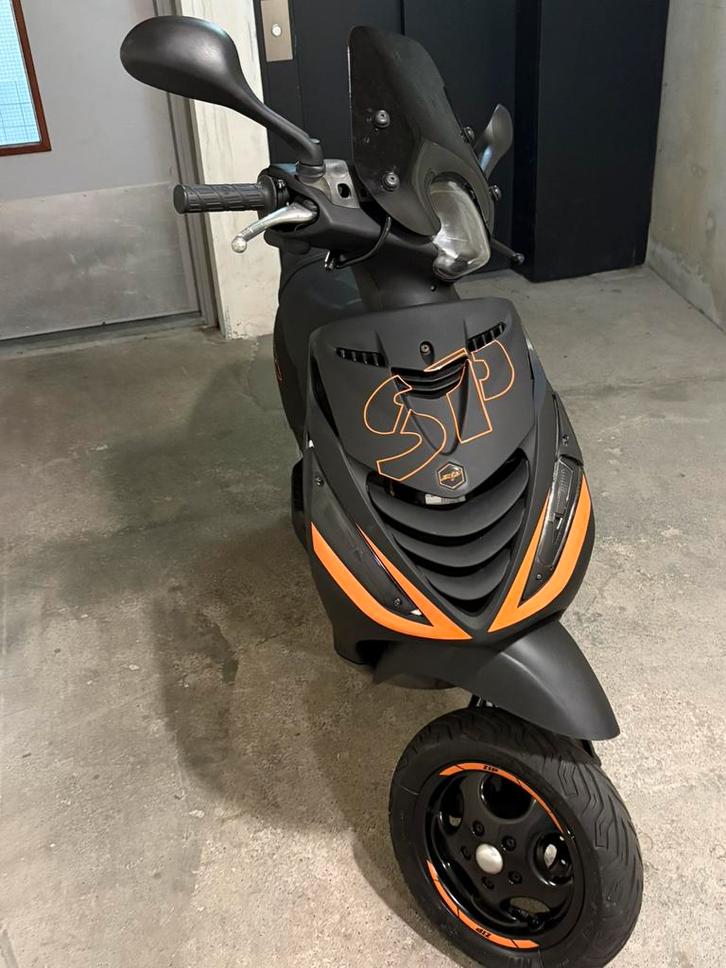 Piaggio zip 125cc 4t, Fietsen en Brommers, Scooters | Piaggio, Zo goed als nieuw, Zip, Benzine, Ophalen of Verzenden