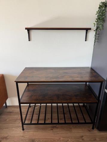 Wandtafel beschikbaar voor biedingen