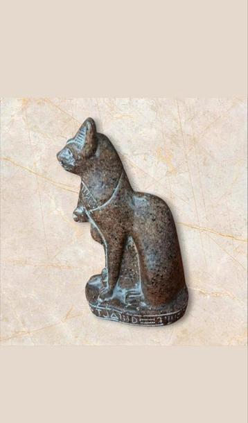 Vintage Egyptisch Bastet Beeld van Steen beschikbaar voor biedingen