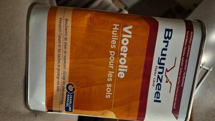 Bruynzeel Vloerolie 2.5L, Doe-het-zelf en Verbouw, Verf, Beits en Lak, Zo goed als nieuw, Beits, Minder dan 5 liter, Bruin, Ophalen of Verzenden