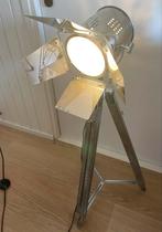 Industriële vloerlamp op statief, Industrieel, 100 tot 150 cm, Metaal, Zo goed als nieuw