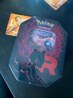 Team Rocket Mewtwo Tin + 4 Boosters - Nieuw!, Ophalen of Verzenden, Nieuw, Overige typen