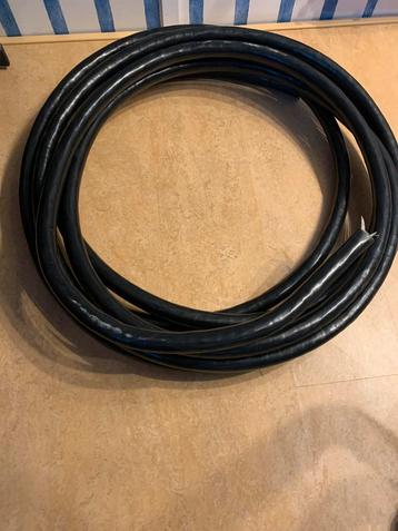 Zware geïsoleerde koperen leiding 12mm, ongeveer 14meter. beschikbaar voor biedingen
