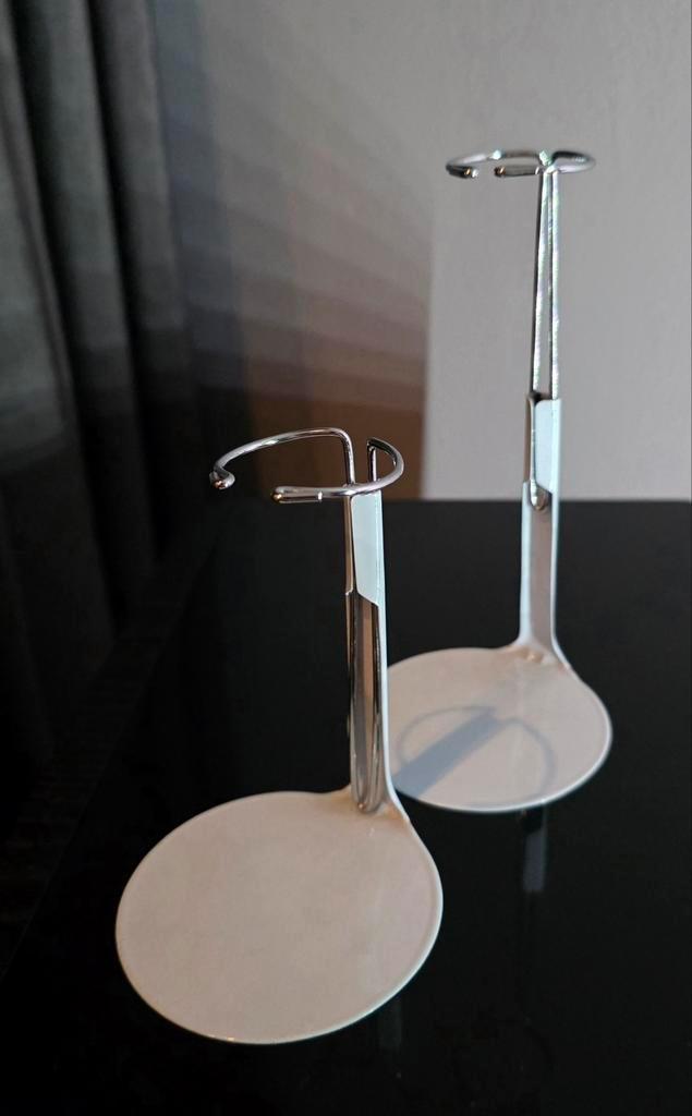 NIEUW in hoogte verstelbare poppenstandaard, voet Ø 7,5 cm, Kinderen en Baby's, Speelgoed | Poppen, Nieuw, Barbie, Ophalen of Verzenden