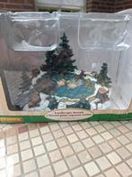 Lemax Pine haven pond uit jaar 2000, Diversen, Kerst, Ophalen of Verzenden, Zo goed als nieuw