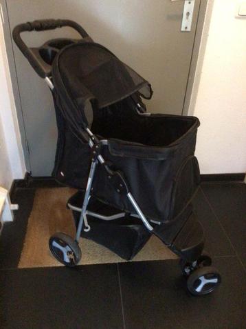 Hondenbuggy beschikbaar voor biedingen