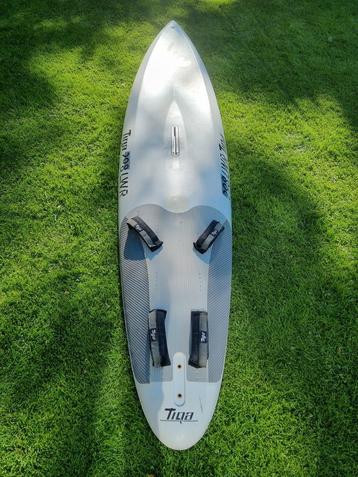 Surfplank Tiga en/of zeil 5.5 North Sails beschikbaar voor biedingen