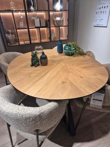 Henders en Hazel Ridgefield eettafel  beschikbaar voor biedingen