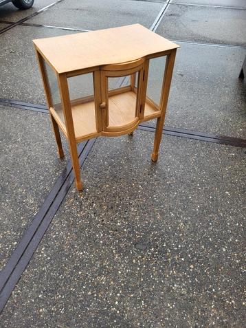 thee kastje  beschikbaar voor biedingen