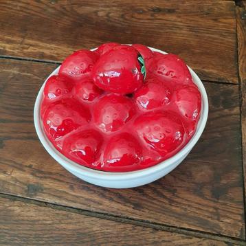 Fruit of koekjestrommel met deksel  met keramische aardbeien beschikbaar voor biedingen